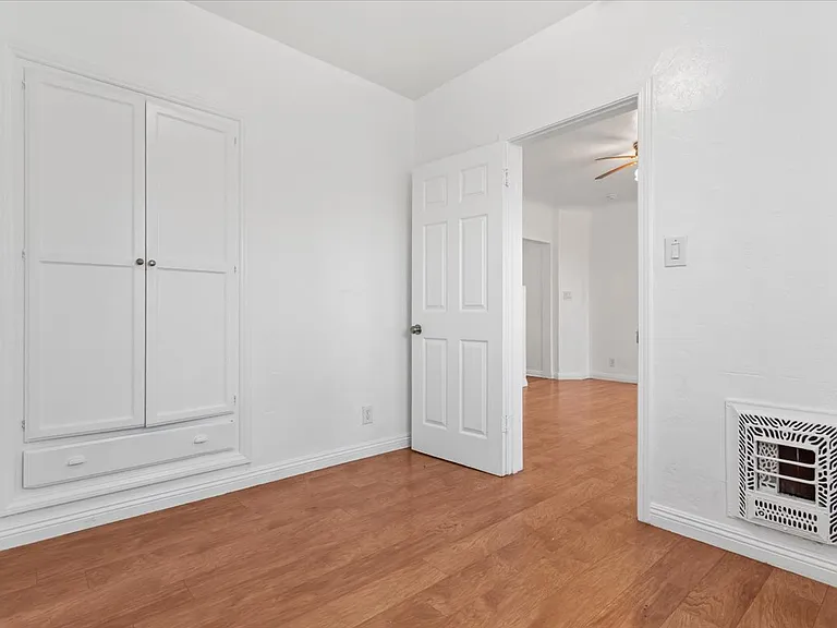 6403 1/2 S Vermont Ave #2 — Photo 12