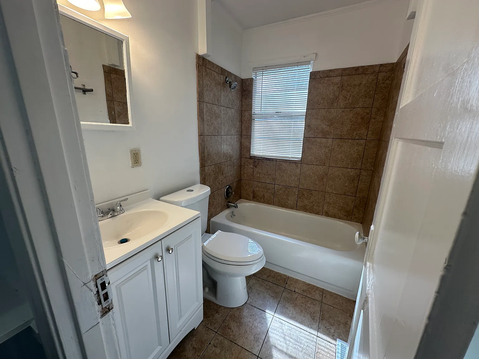 2 bed, 910 sqft, $2,450 — Photo 3