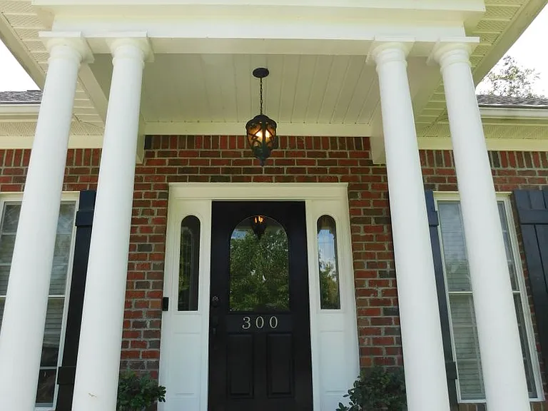 300 Taliaferro Ln — Photo 6