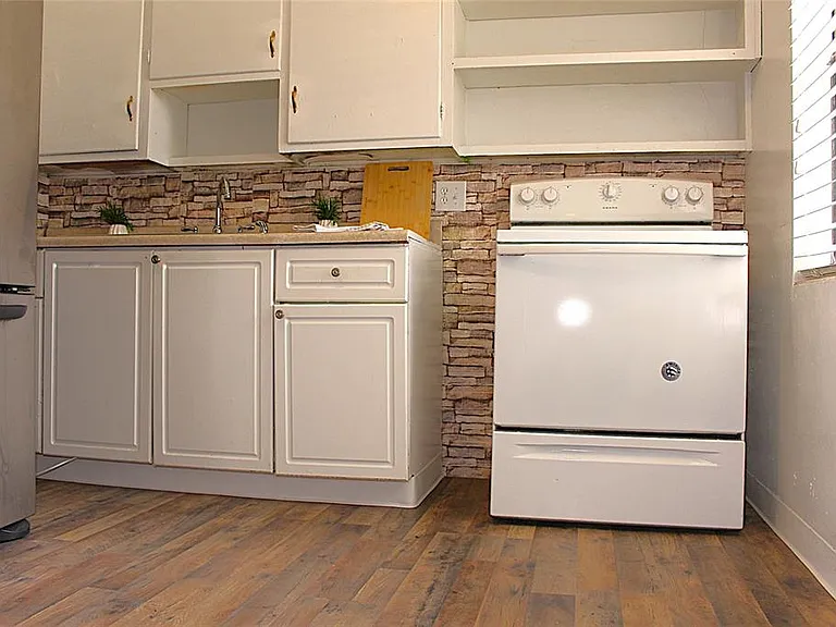 520 Hacienda Ct — Photo 8