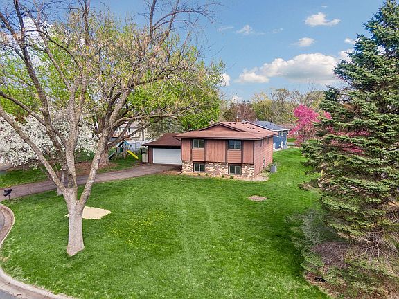 5th image of 2402 Terrace Dr