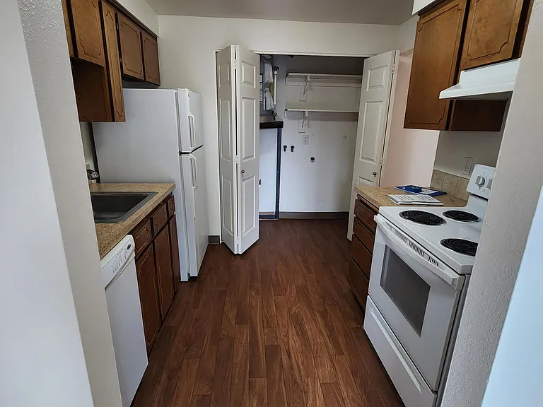 kitchen & laundry hook-up