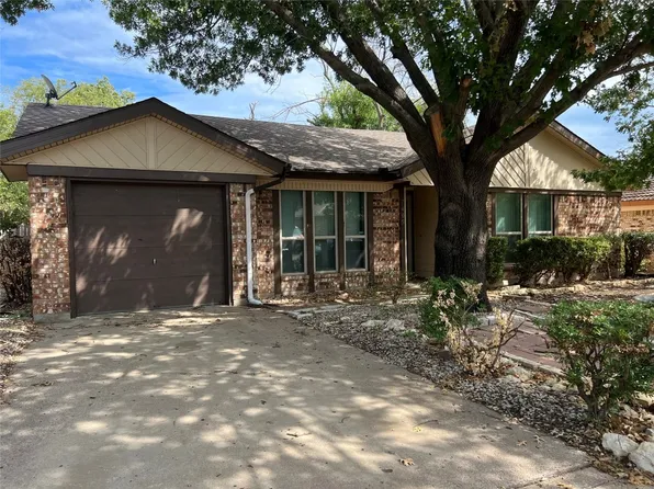 7405 Meadow Creek Dr, Fort Worth, TX 76133