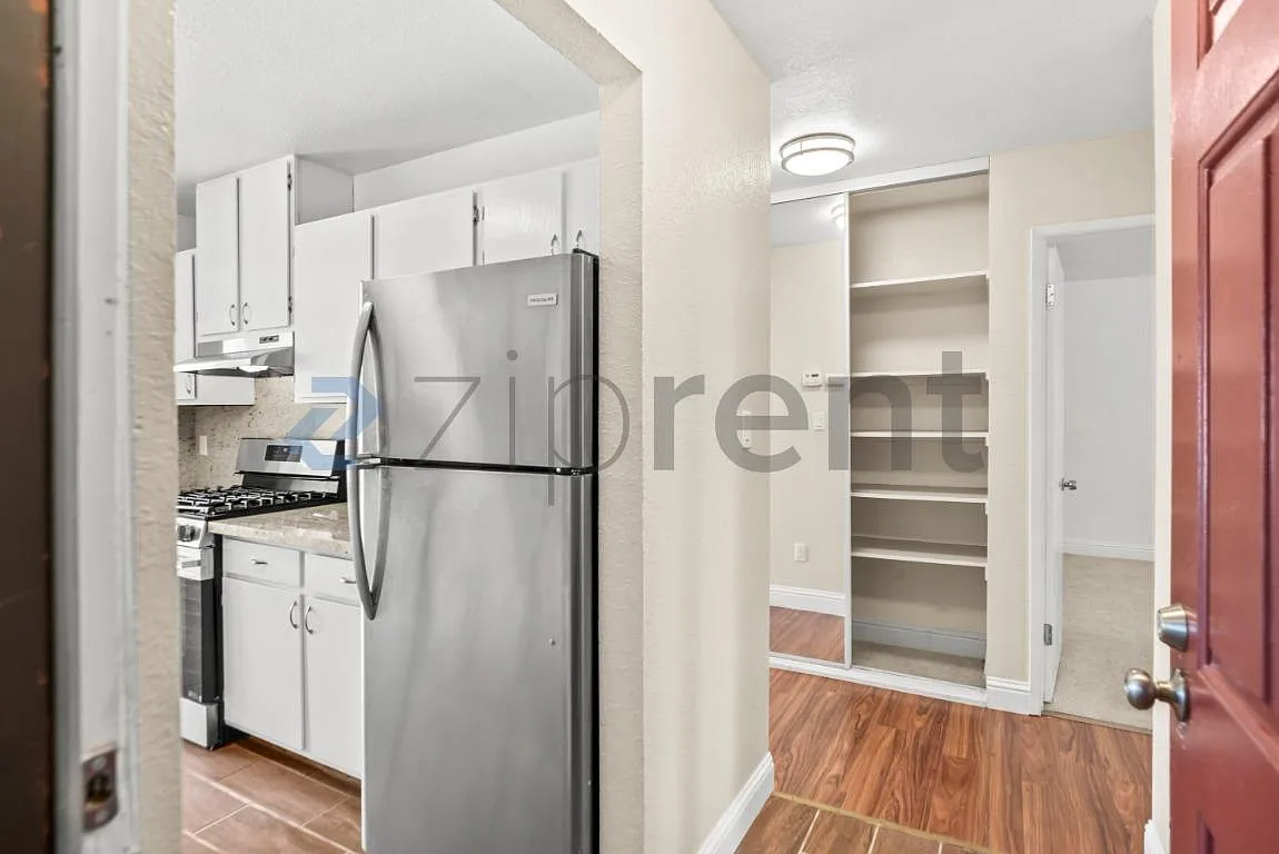 2 bed, 1000 sqft, $2,783 — Photo 4