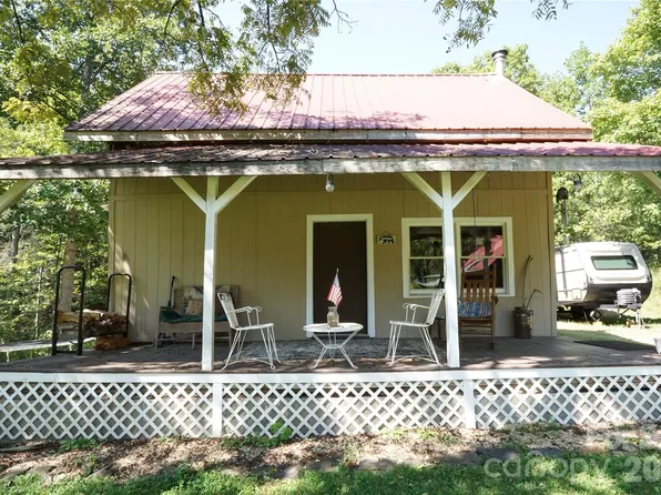 1239 W McGuinn Rd, Mill Spring, NC 28756