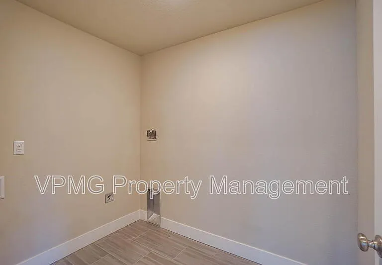 2928 NW 16th St — Photo 26