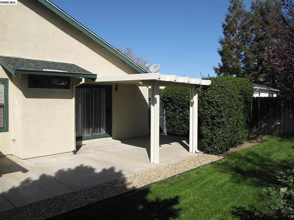 Master Patio - 3009 Harris Dr