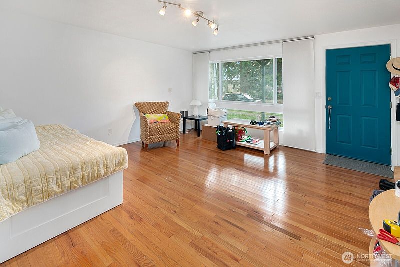 3rd image of 1316 12th Avenue S