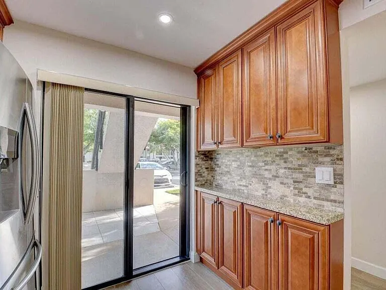 400 Club Cir — Photo 8