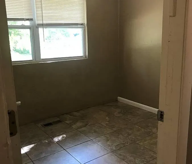 811 N Kansas St — Photo 6
