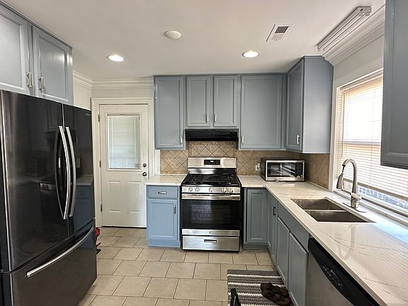 4th image of 6046 N Christiana Ave #2