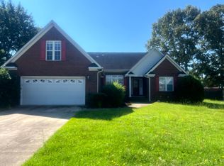 1525 Edgeware Ct, Fayetteville, NC 28314