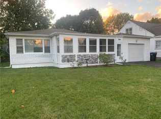 95 Bennett Ave, Irondequoit, NY 14609