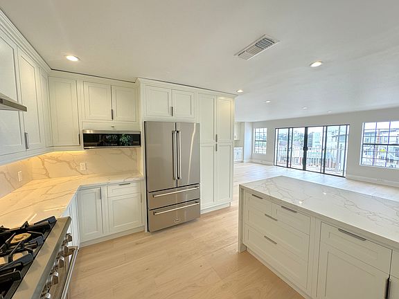 4th image of 308 Pershing Dr APT C