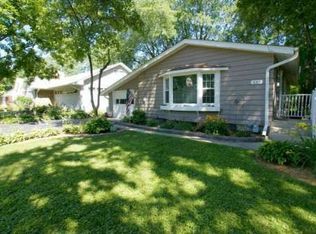 627 Oakwood Dr, Geneva, IL 60134