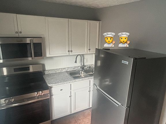 3rd image of 1506 Pleasant St