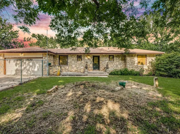 1404 N Greenwich Rd, Mulvane, KS 67110