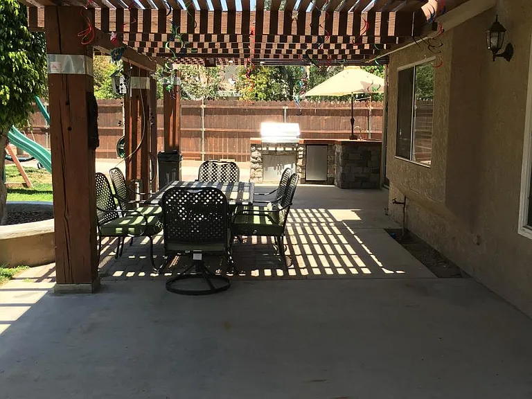 390 Hobart Cir — Photo 11