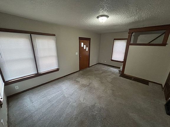 3rd image of 3941 Leybourn Ave