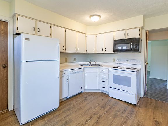 2nd image of 212 Rosemarie Dr APT 8