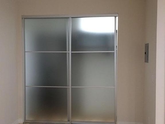 2nd image of 4846 Rosewood Ave APT 1