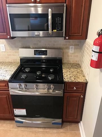 Frigidaire gas stove and microwave