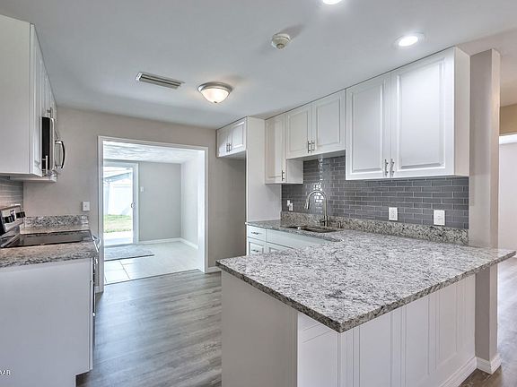 3rd image of 48 River Shore Dr