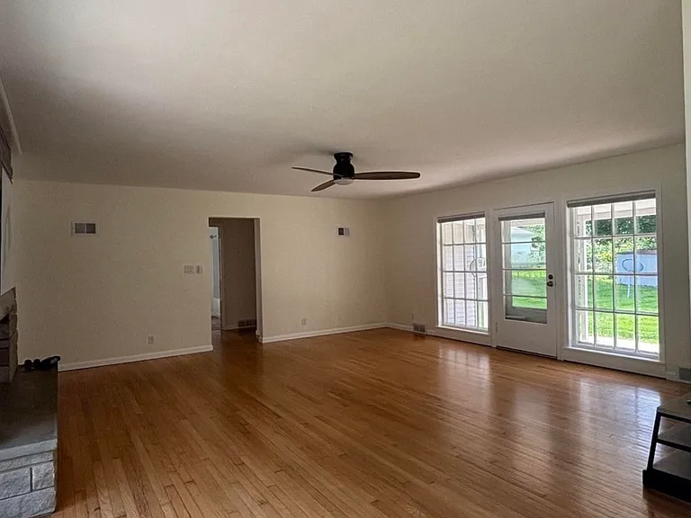 1804 W Iles Ave — Photo 2