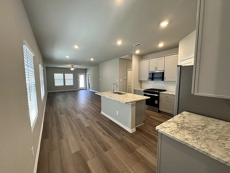 512 Dorothy Dr — Photo 4