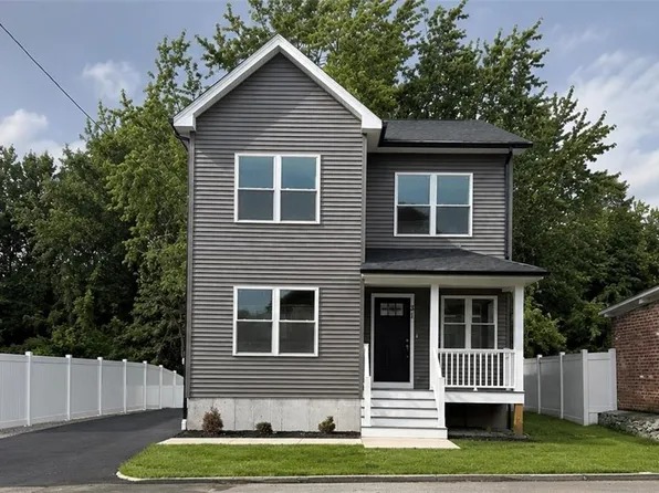 31 Tucker St, Warwick, RI 02886