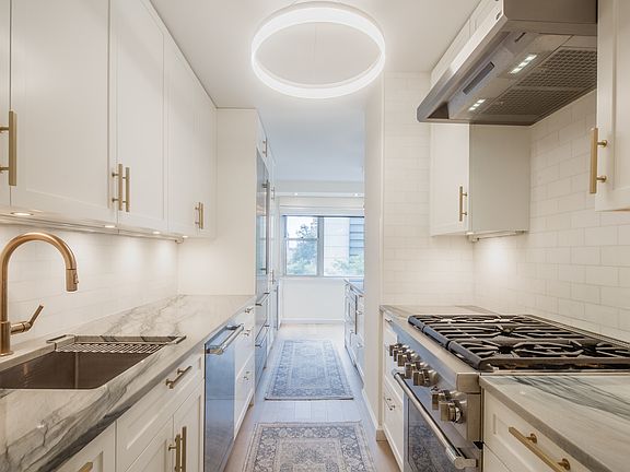 3rd image of 165 W 66th St APT 3C