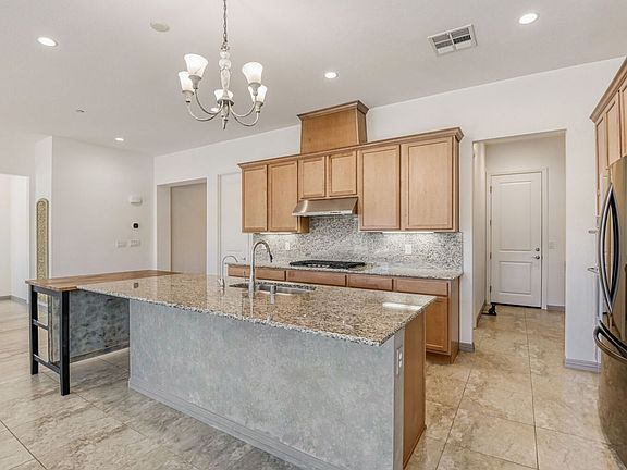 5th image of 2532 Ballatore St
