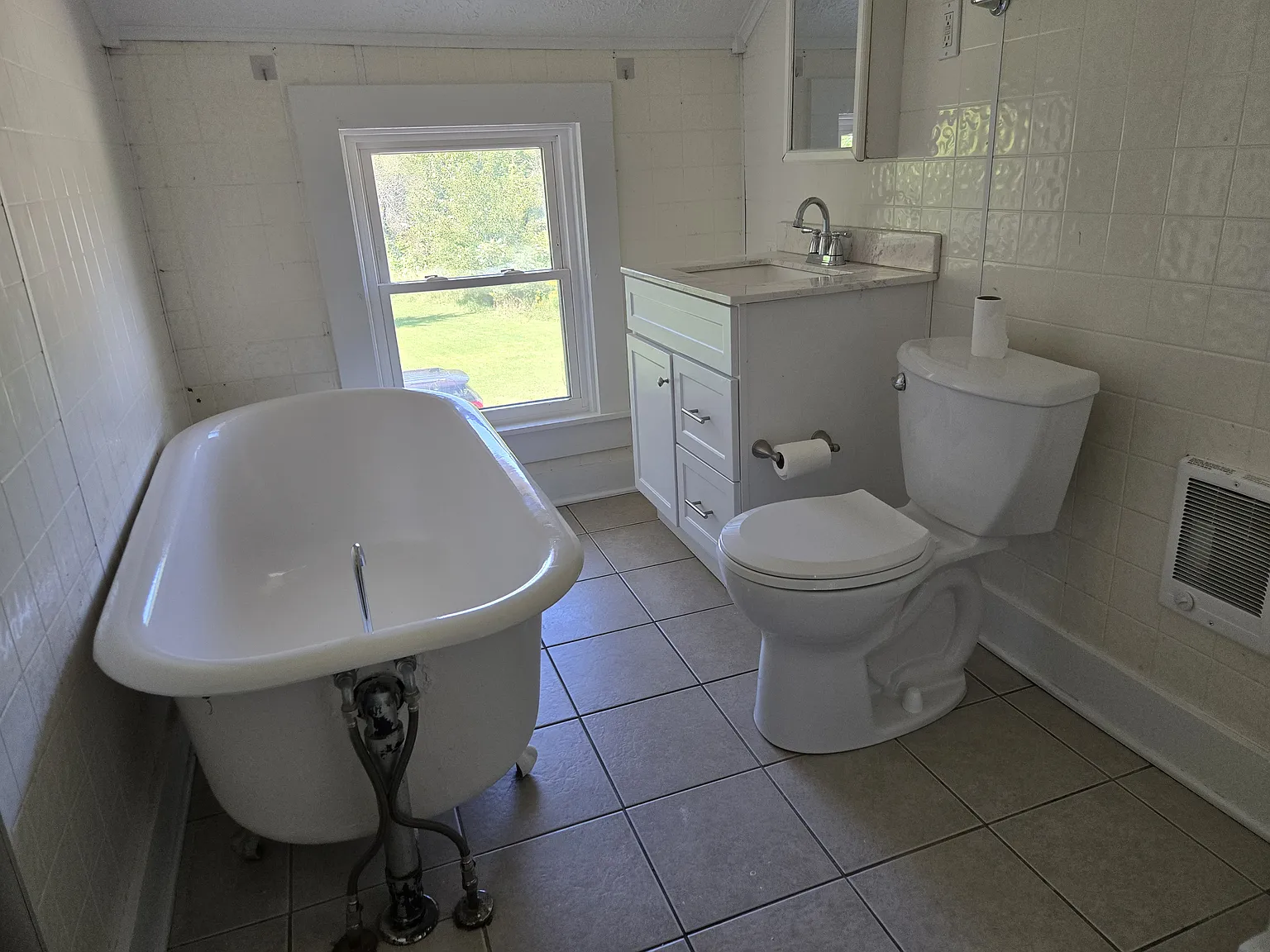 3 bed, 1300 sqft, $1,300 — Photo 4