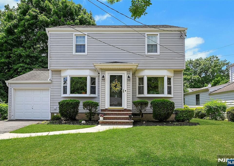 1st image of 63 Surrey Ln