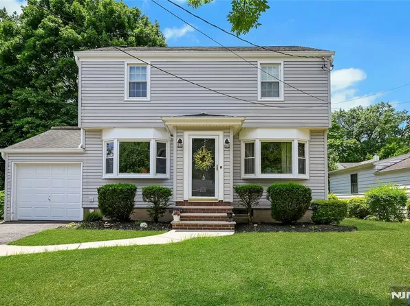 63 Surrey Ln, River Edge, NJ 07661