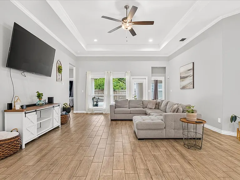 2445 Manuel Ln — Photo 22