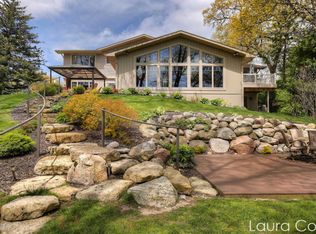 2464 Holtman Dr NE, Grand Rapids, MI 49525