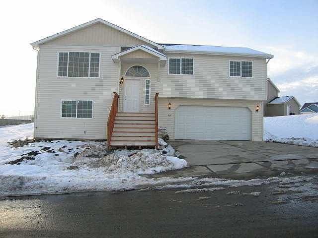 1st image of 828 N Kelsea