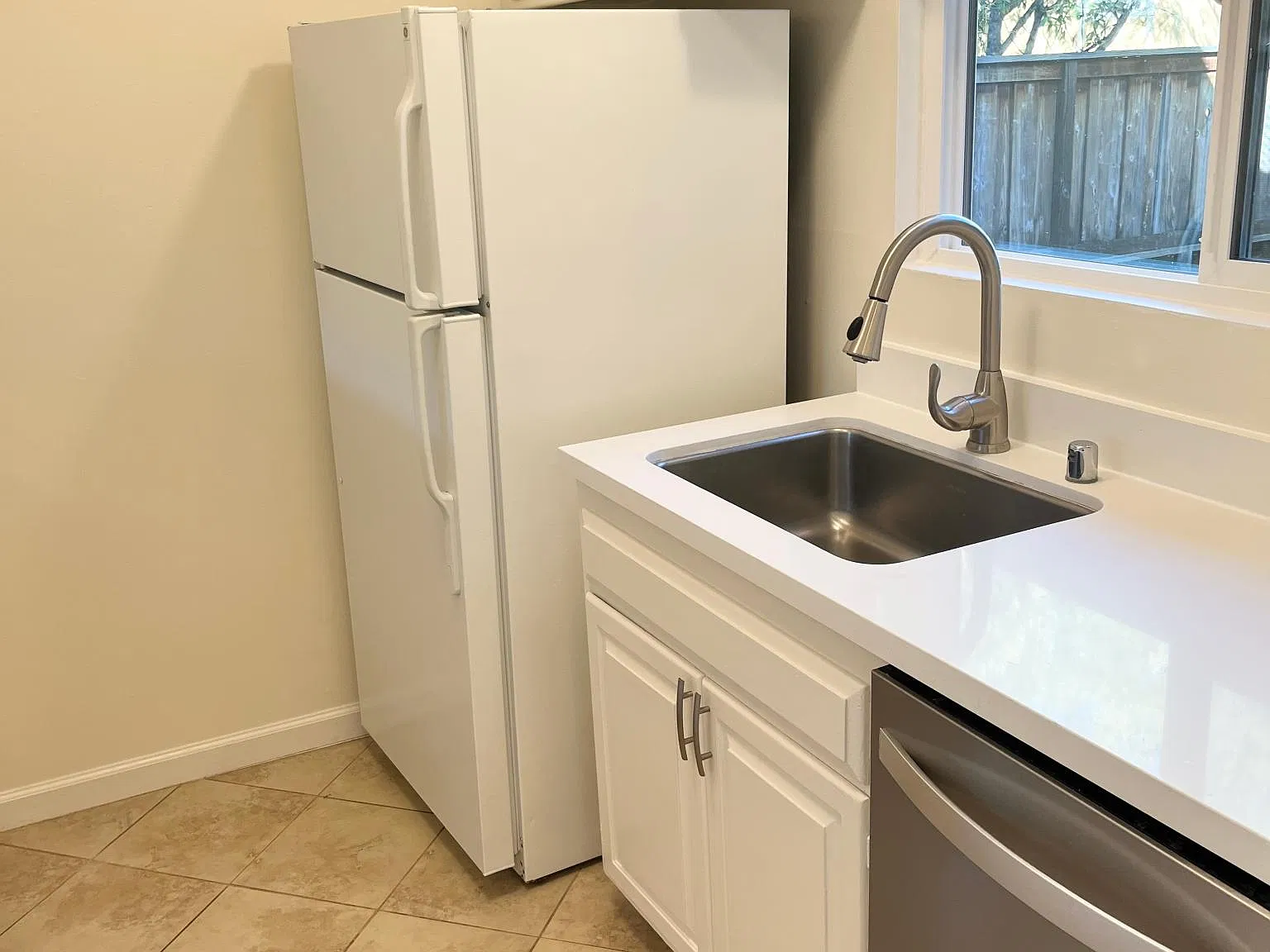 2 bed, 1.5 bath, 965 sqft, $3,500 — Photo 4