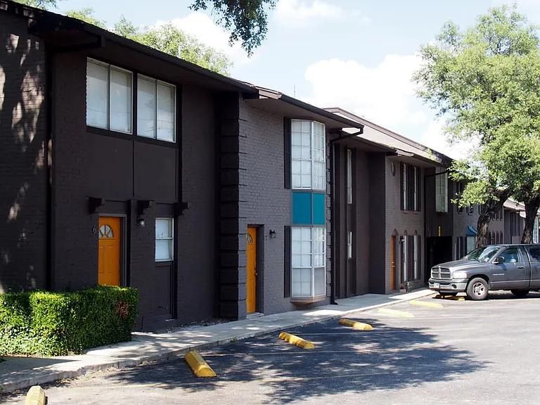 Verano at the Heights Apartments — Photo 24