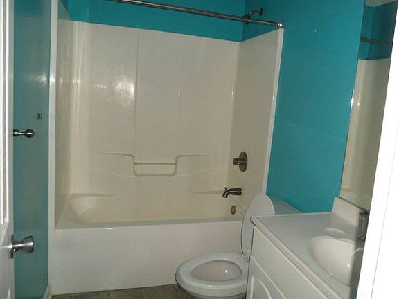 4th image of 405 Joseph Ave