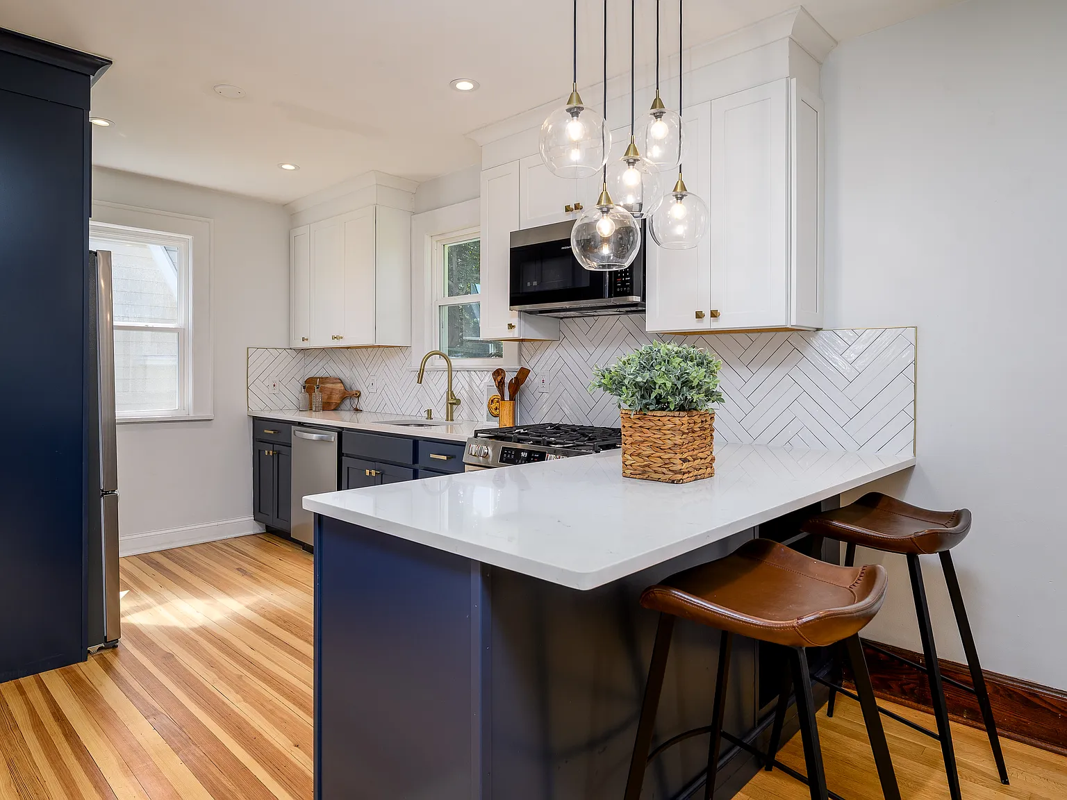 3 bed, $4,200 — Photo 3