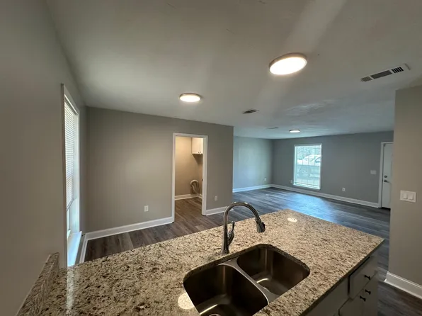 44 Cedar Pl, Jackson, MS 39212