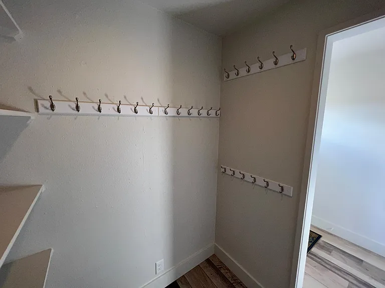7155 Sypes Canyon Rd — Photo 11