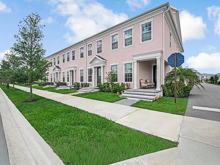 930 SW Prairie Ave — Photo 42