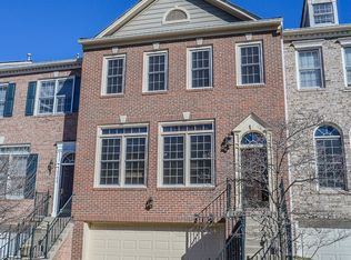10180 Castlewood Ln, Oakton, VA 22124