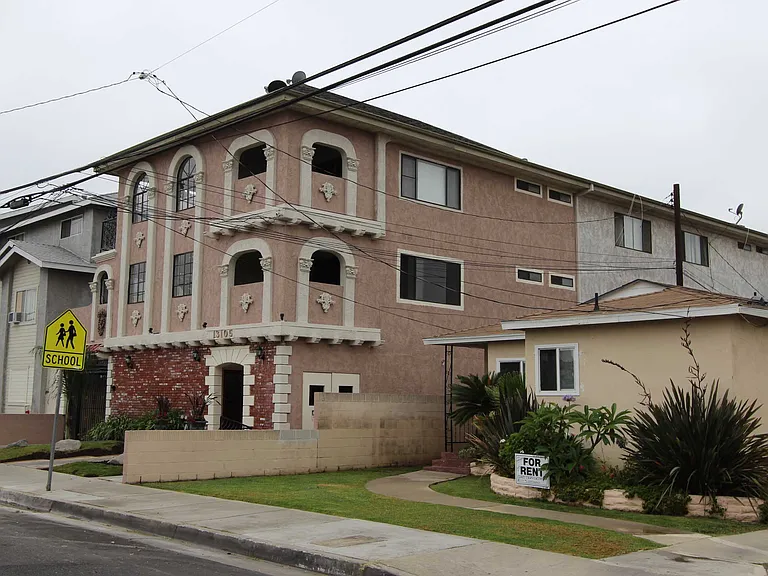 13105 Kornblum Ave — Photo 3