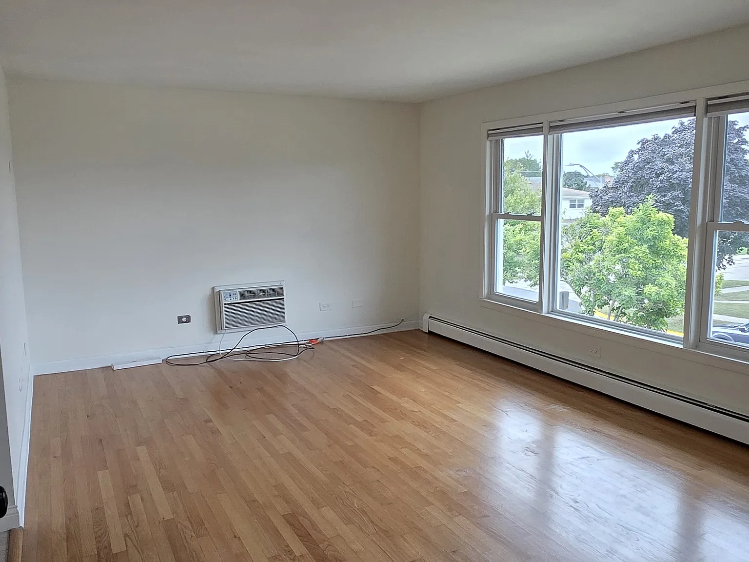 8616 W Carmen Ave — Photo 3