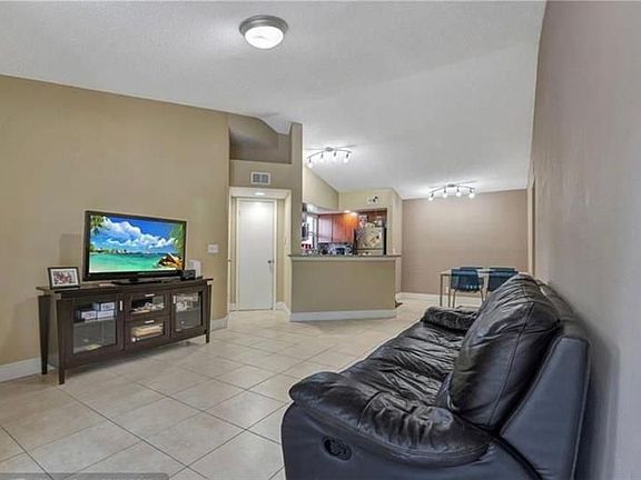 5th image of 701 Vista Isles Dr APT 1621