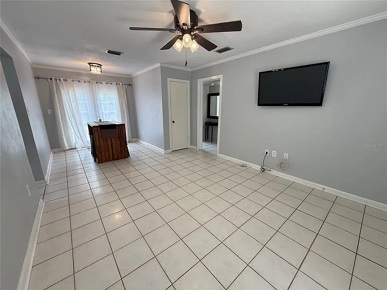 313 NW 34th Dr — Photo 5